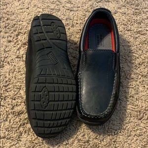 Black Madison Avenue boys loafers size 5
